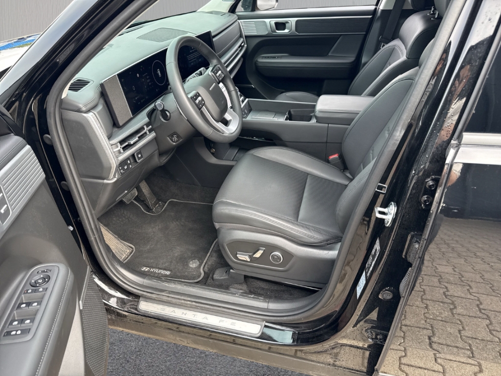Fahrzeugabbildung Hyundai SANTA FE PHEV MY25 1.6 AT 4WD Signature Komf.P Tech.P AHK 5-Sitz Navi Leder Digi Cockpit