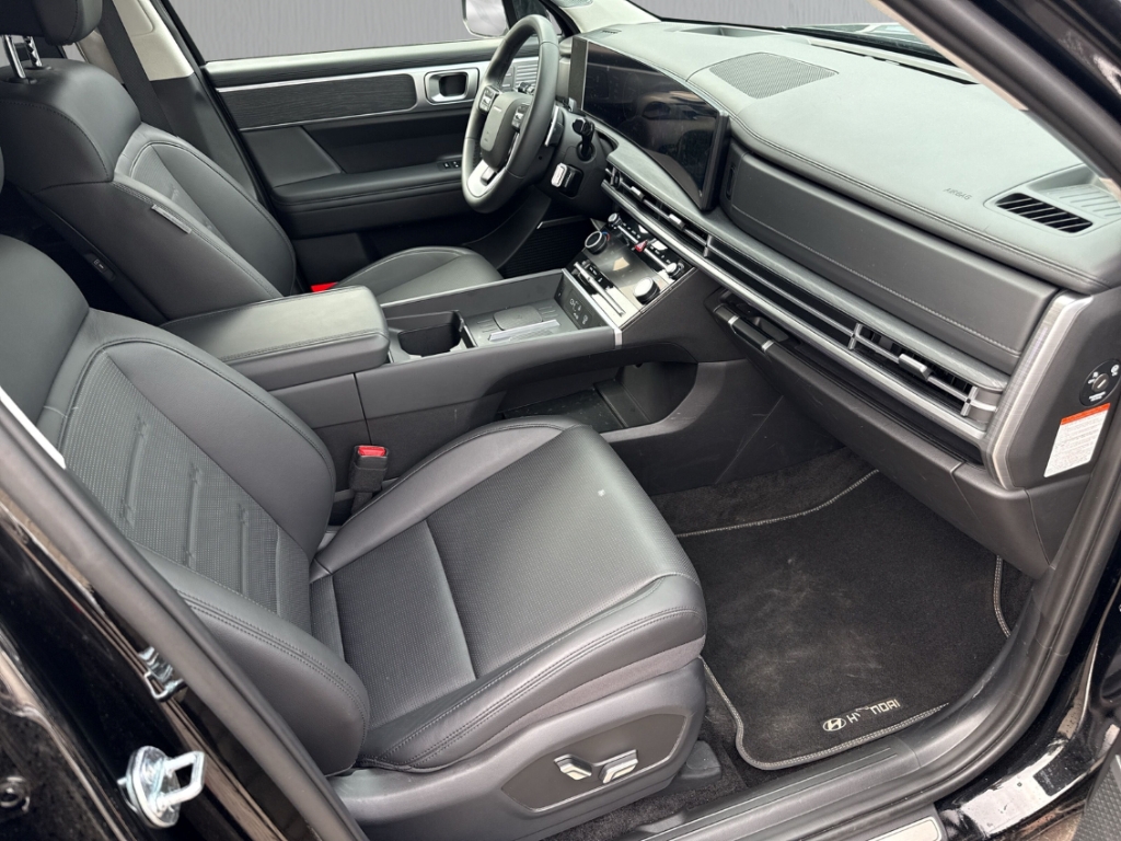 Fahrzeugabbildung Hyundai SANTA FE PHEV MY25 1.6 AT 4WD Signature Komf.P Tech.P AHK 5-Sitz Navi Leder Digi Cockpit