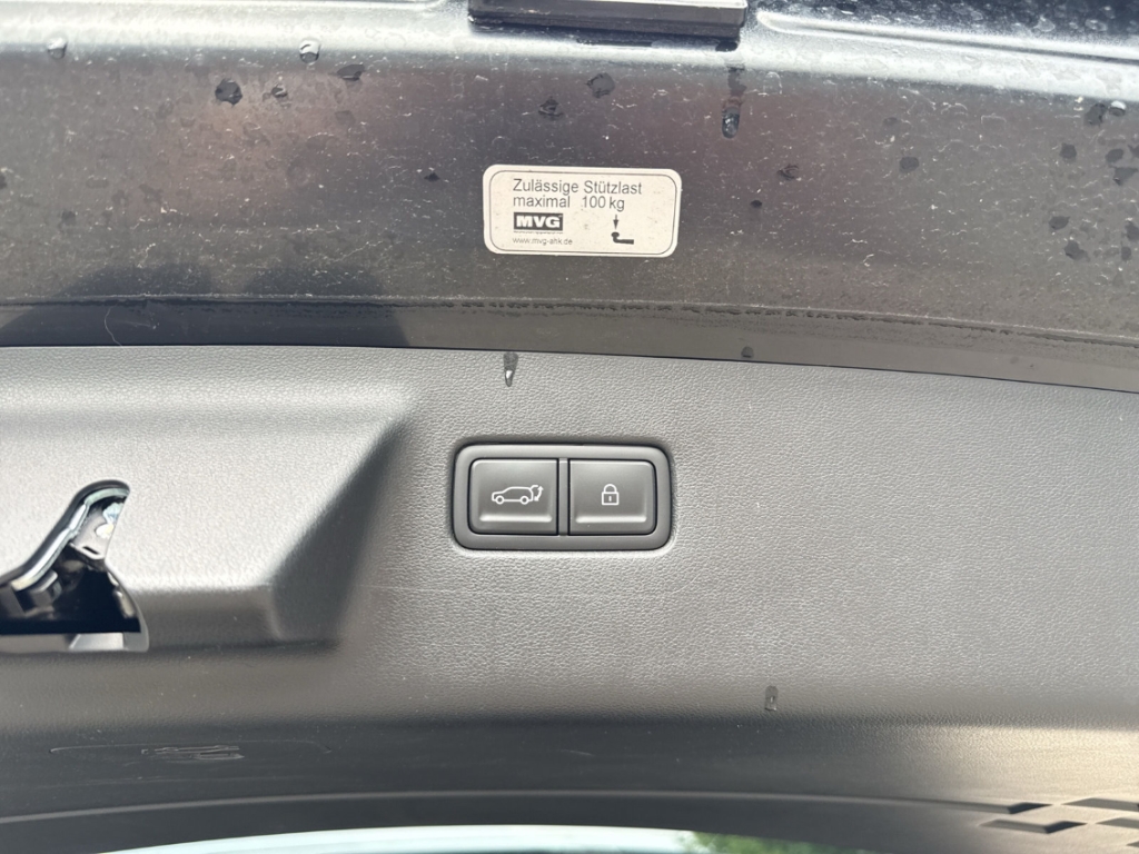Fahrzeugabbildung Hyundai SANTA FE PHEV MY25 1.6 AT 4WD Signature Komf.P Tech.P AHK 5-Sitz Navi Leder Digi Cockpit