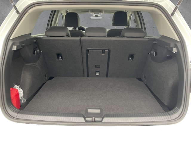 Fahrzeugabbildung Volkswagen Golf 1.5 eTSI DSG Life Klimaauto3Zonen Kam Li+Si