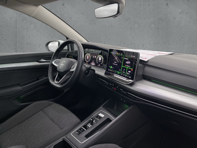 Fahrzeugabbildung Volkswagen Golf 1.5 eTSI DSG Life Klimaauto3Zonen Kam Li+Si