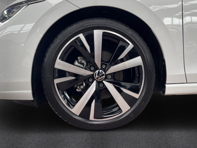 Fahrzeugabbildung Volkswagen Golf 1.5 eTSI DSG Life Klimaauto3Zonen Kam Li+Si