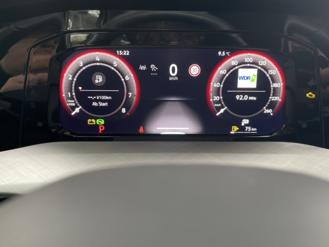 Fahrzeugabbildung Volkswagen Golf 1.5 eTSI DSG Life Klimaauto3Zonen Kam Li+Si