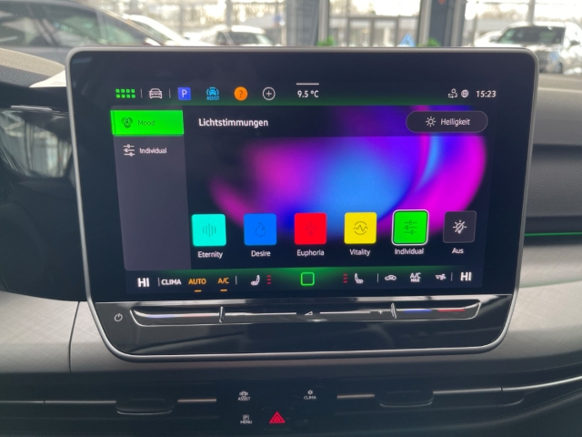 Fahrzeugabbildung Volkswagen Golf 1.5 eTSI DSG Life Klimaauto3Zonen Kam Li+Si