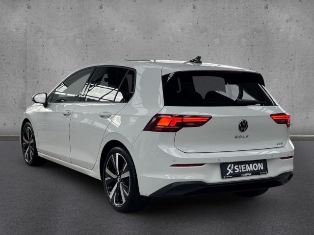 Fahrzeugabbildung Volkswagen Golf 1.5 eTSI DSG Life Klimaauto3Zonen Kam Li+Si