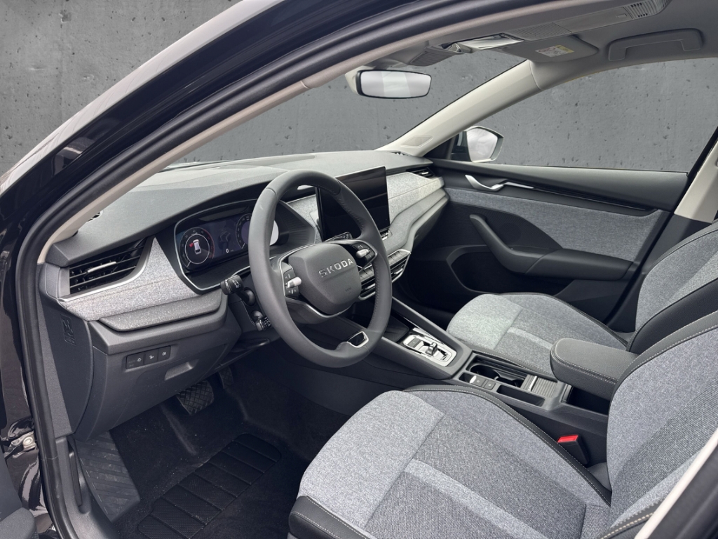 Fahrzeugabbildung SKODA Octavia Combi 2.0 TDI DSG SELECTION Navi AHK SHZ