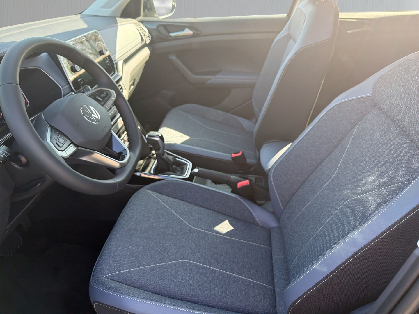 Fahrzeugabbildung Volkswagen T-Cross 1.0 TSI DSG Life LED IQ Drive SHZ RKam CarPlay