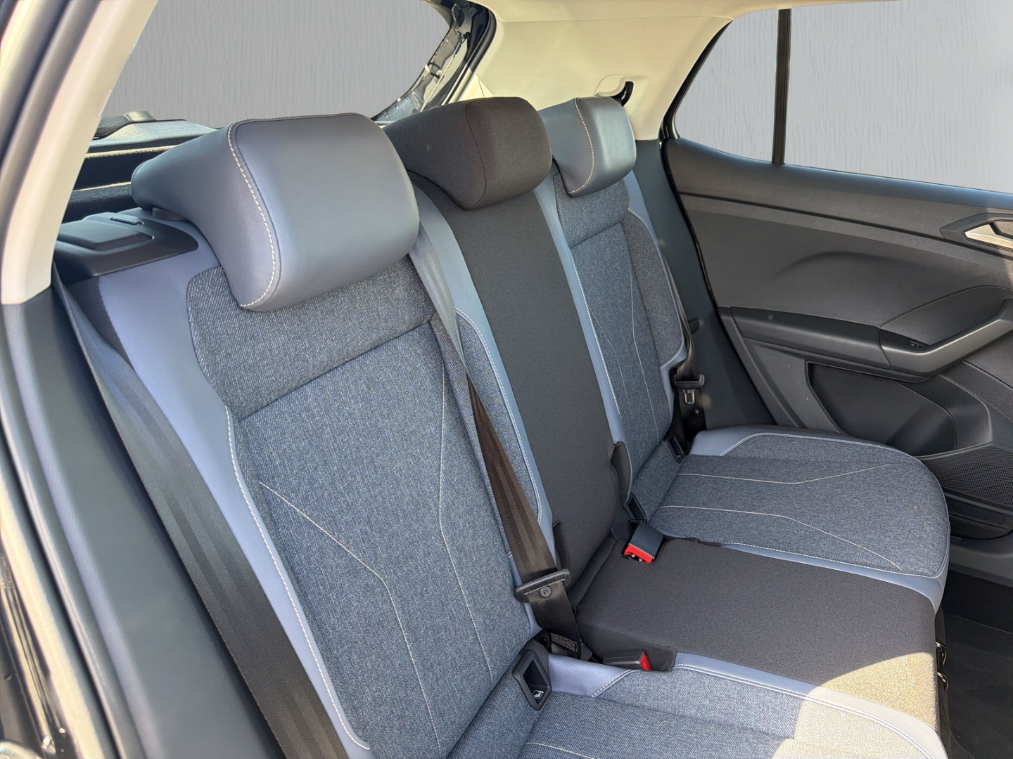 Fahrzeugabbildung Volkswagen T-Cross 1.0 TSI DSG Life LED IQ Drive SHZ RKam CarPlay