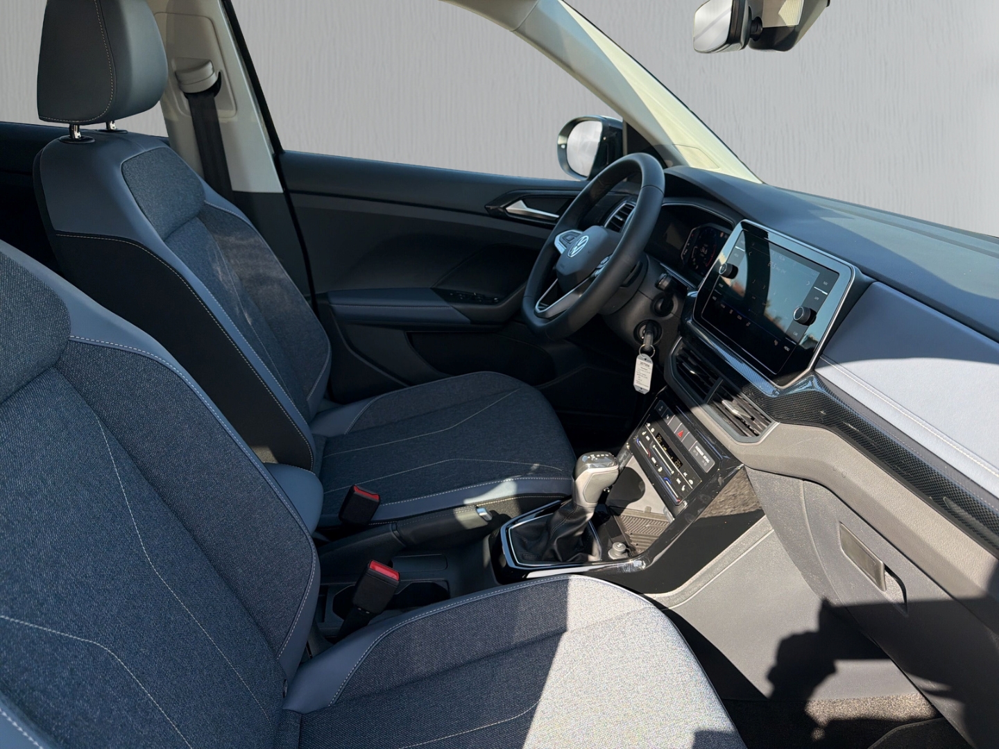 Fahrzeugabbildung Volkswagen T-Cross 1.0 TSI DSG Life LED IQ Drive SHZ RKam CarPlay