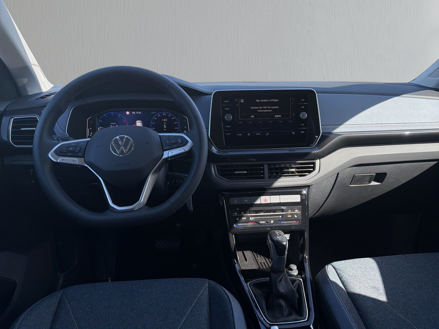 Fahrzeugabbildung Volkswagen T-Cross 1.0 TSI DSG Life LED IQ Drive SHZ RKam CarPlay