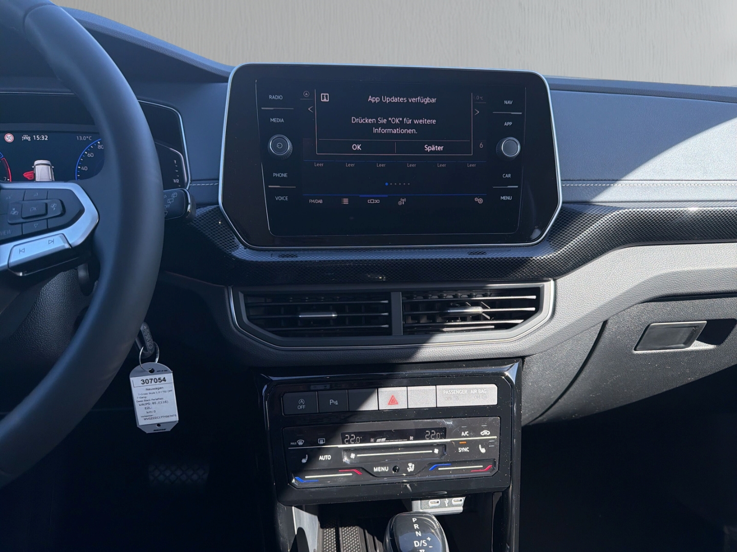 Fahrzeugabbildung Volkswagen T-Cross 1.0 TSI DSG Life LED IQ Drive SHZ RKam CarPlay