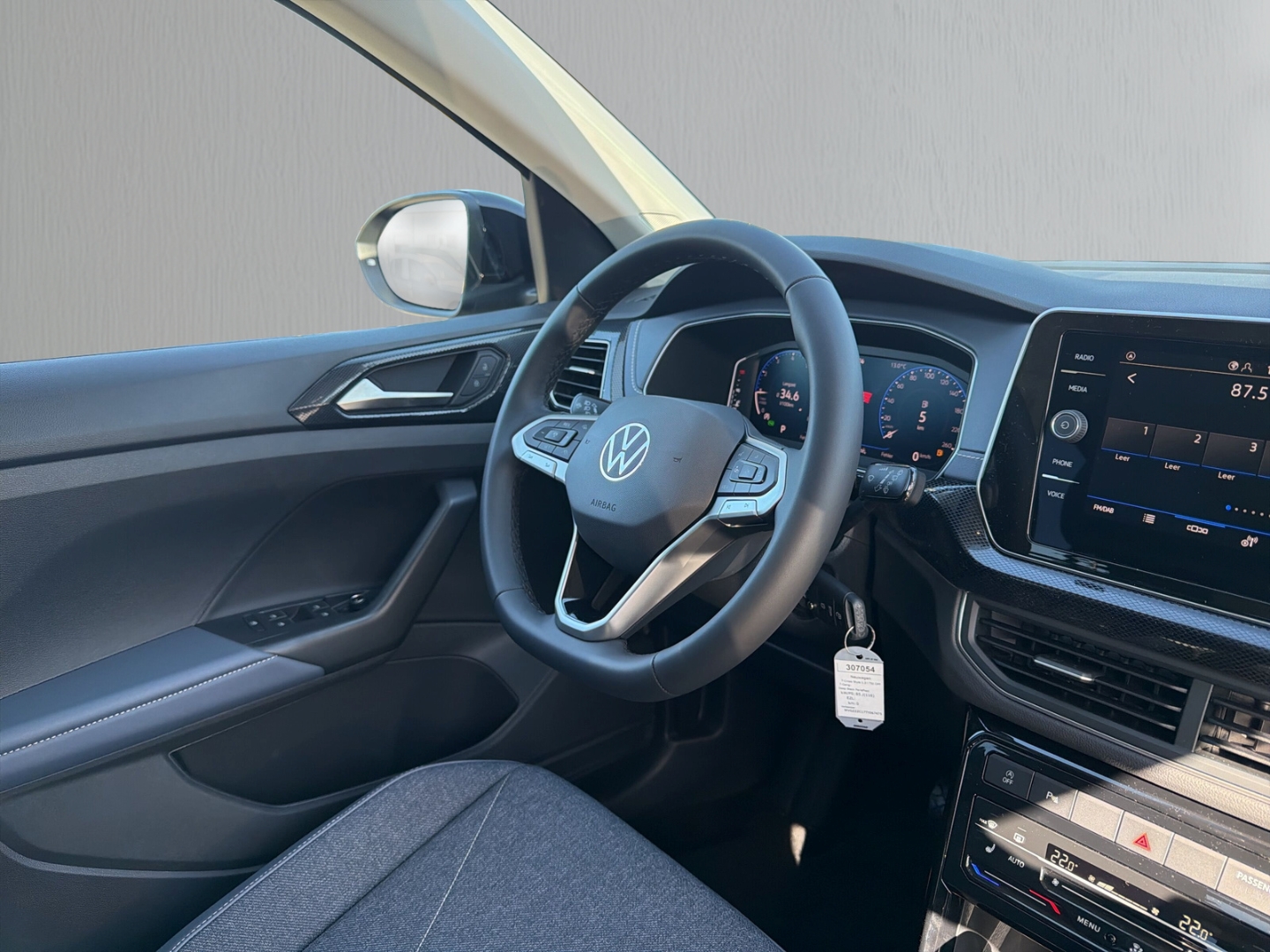 Fahrzeugabbildung Volkswagen T-Cross 1.0 TSI DSG Life LED IQ Drive SHZ RKam CarPlay