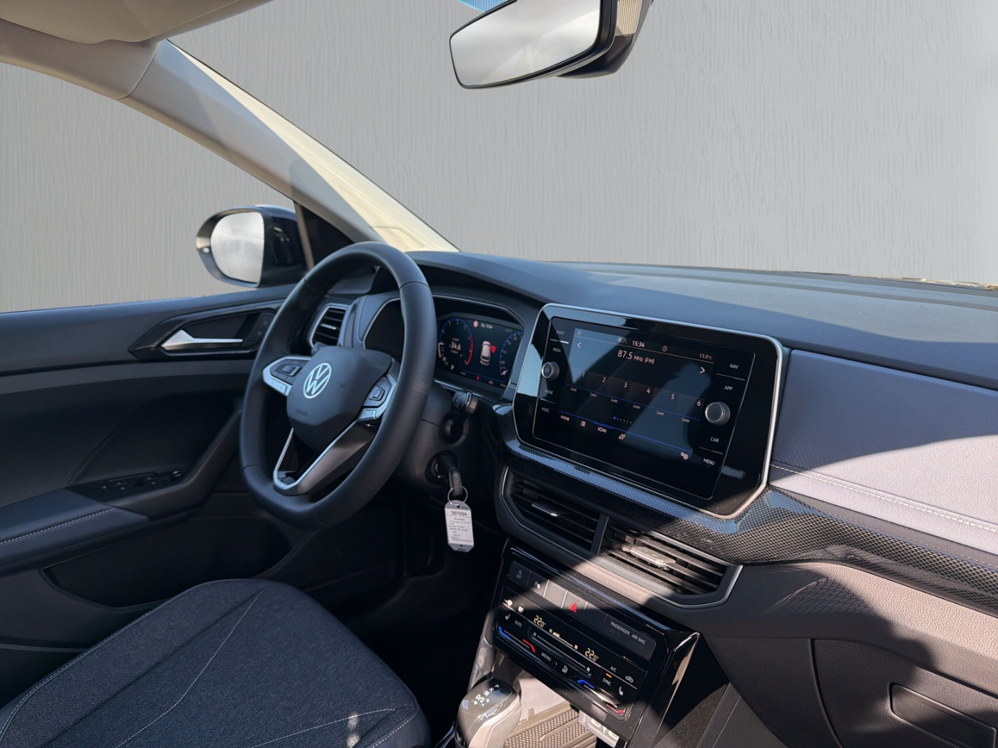 Fahrzeugabbildung Volkswagen T-Cross 1.0 TSI DSG Life LED IQ Drive SHZ RKam CarPlay