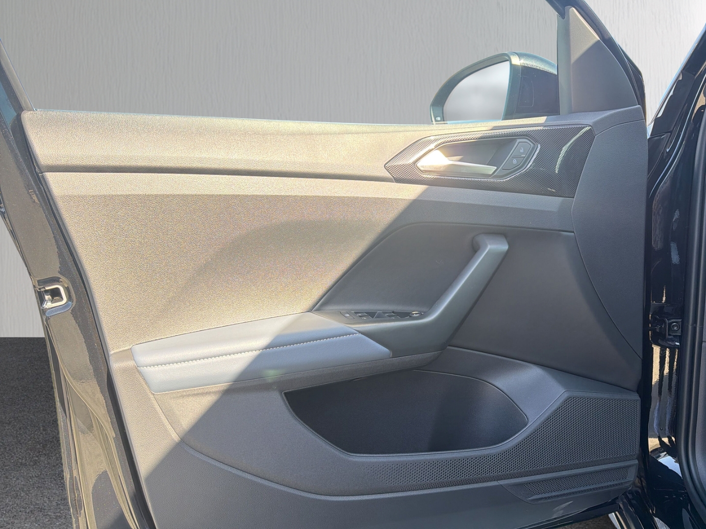 Fahrzeugabbildung Volkswagen T-Cross 1.0 TSI DSG Life LED IQ Drive SHZ RKam CarPlay