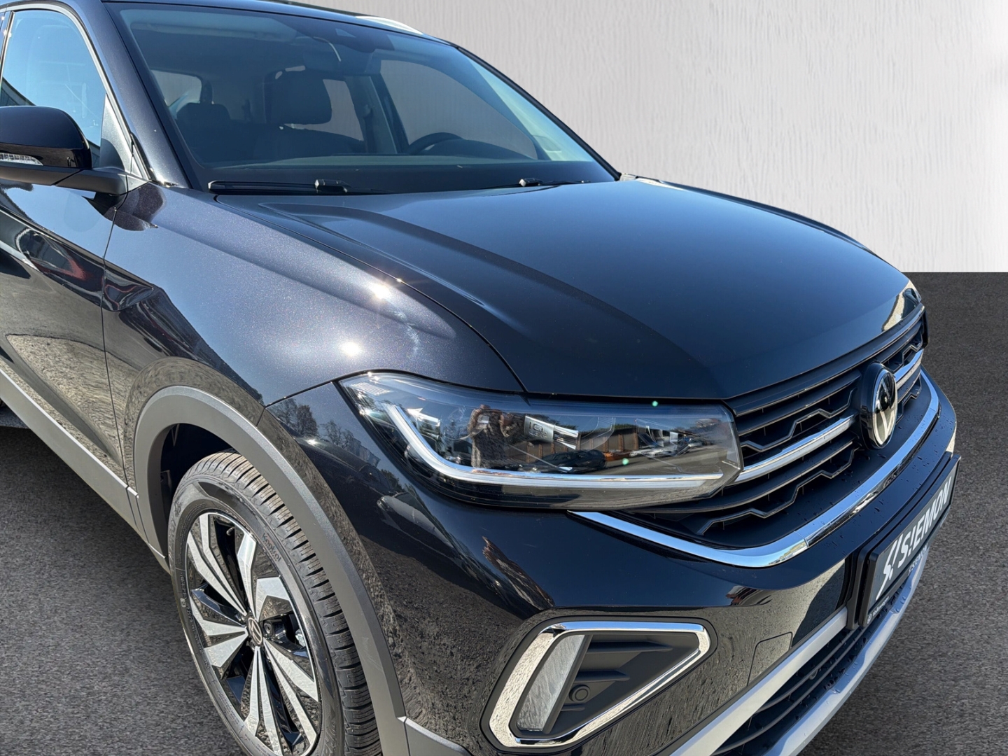 Fahrzeugabbildung Volkswagen T-Cross 1.0 TSI DSG Life LED IQ Drive SHZ RKam CarPlay