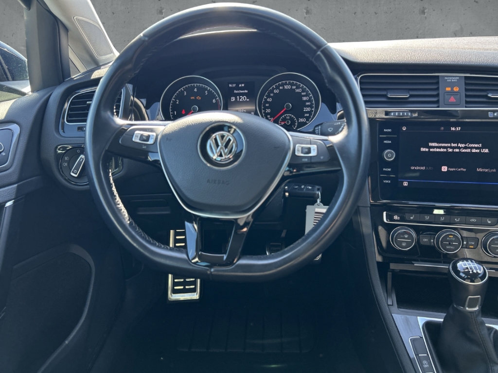 Fahrzeugabbildung Volkswagen Golf VII Variant 1.0 TSI Join Navi App-Connect Klimaauto PDC Allwetter
