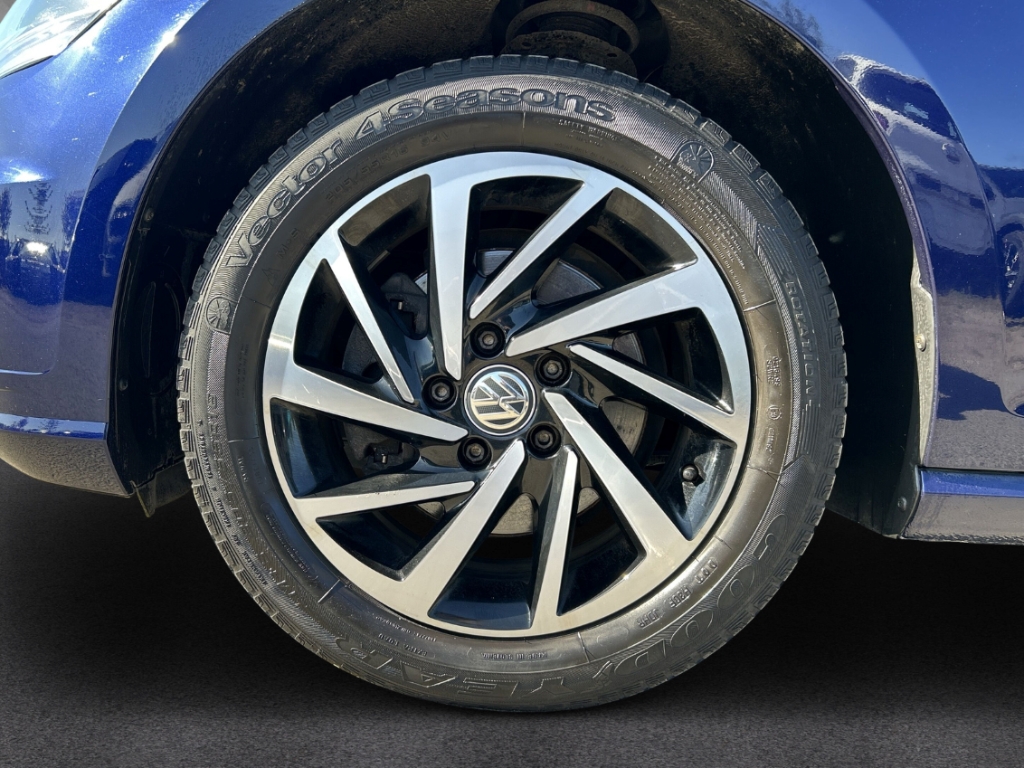 Fahrzeugabbildung Volkswagen Golf VII Variant 1.0 TSI Join Navi App-Connect Klimaauto PDC Allwetter