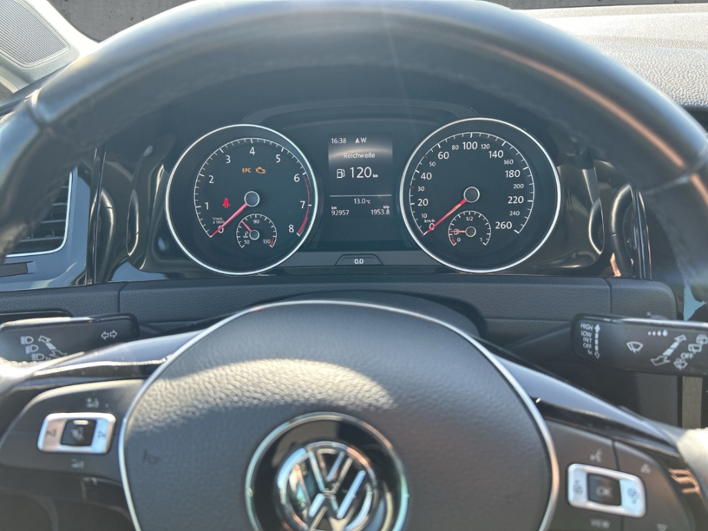 Fahrzeugabbildung Volkswagen Golf VII Variant 1.0 TSI Join Navi App-Connect Klimaauto PDC Allwetter