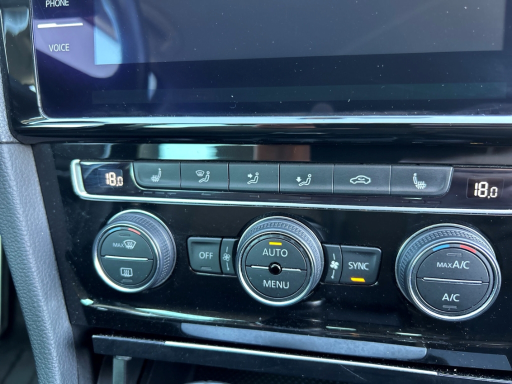 Fahrzeugabbildung Volkswagen Golf VII Variant 1.0 TSI Join Navi App-Connect Klimaauto PDC Allwetter