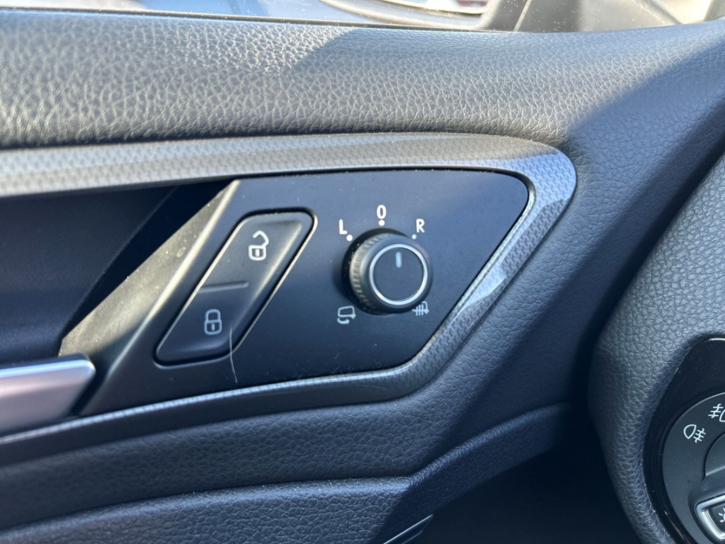 Fahrzeugabbildung Volkswagen Golf VII Variant 1.0 TSI Join Navi App-Connect Klimaauto PDC Allwetter
