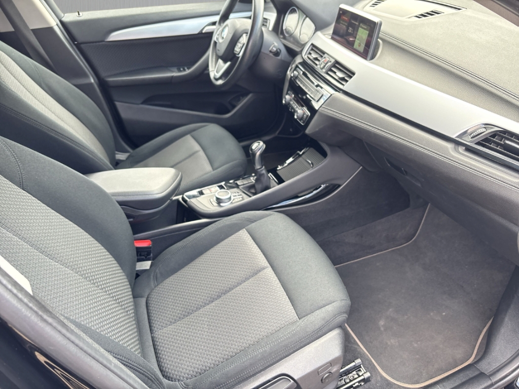 Fahrzeugabbildung BMW X2 18 i 18i sDrive Advantage LED PDC Navi Temp SHZ