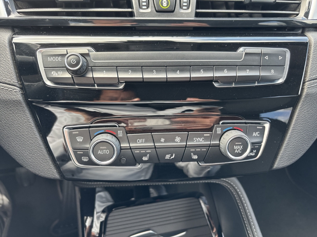 Fahrzeugabbildung BMW X2 18 i 18i sDrive Advantage LED PDC Navi Temp SHZ