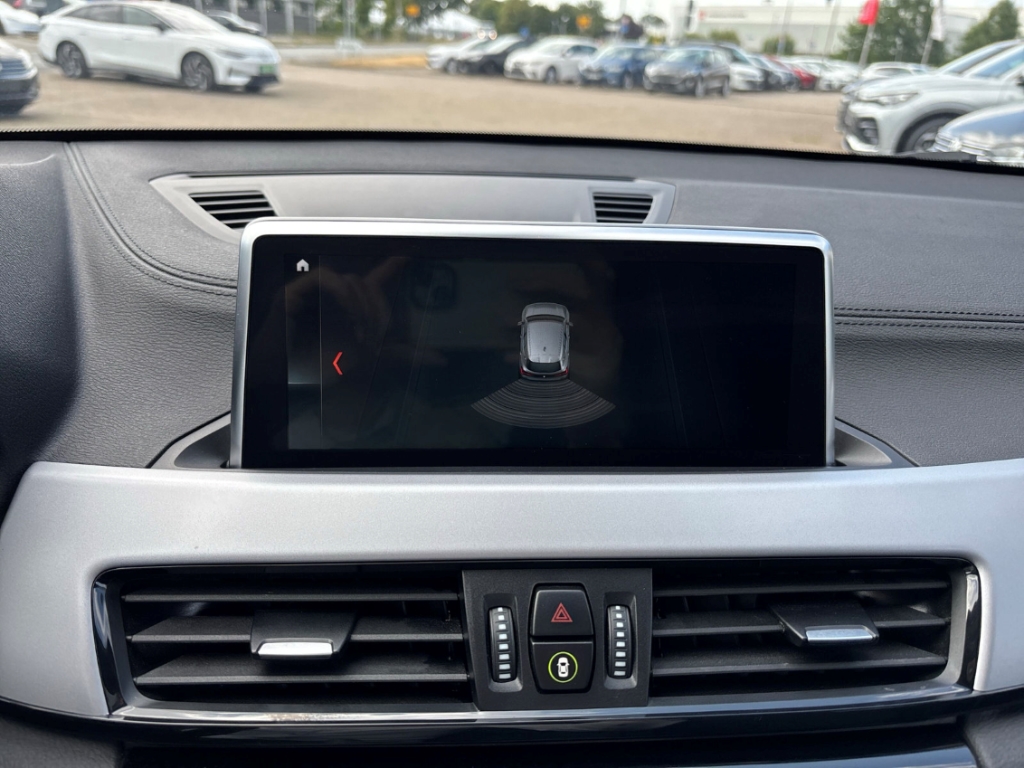 Fahrzeugabbildung BMW X2 18 i 18i sDrive Advantage LED PDC Navi Temp SHZ
