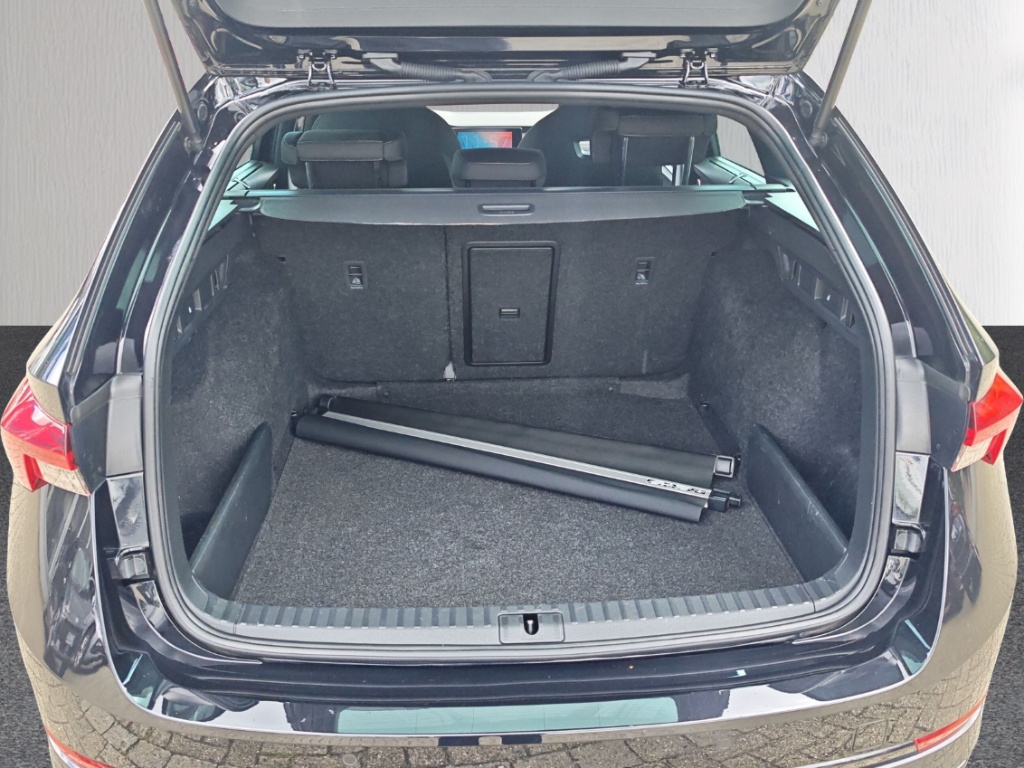 Fahrzeugabbildung SKODA Octavia Sportline Combi Style 1.5 eTSI SHZ LED
