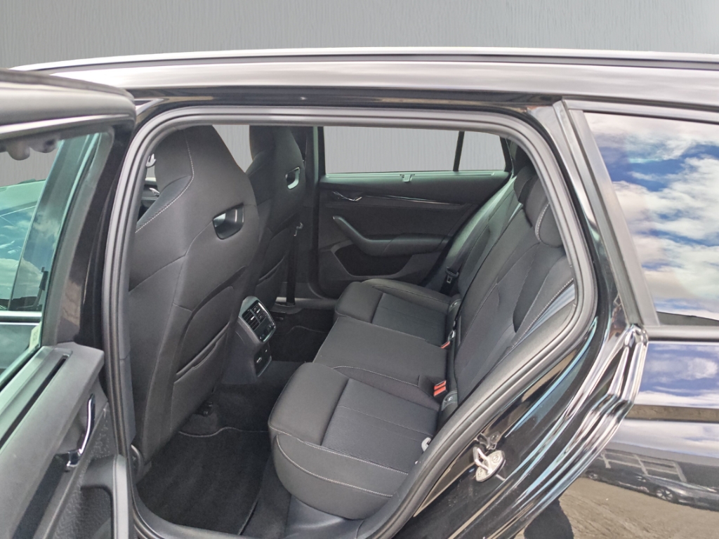 Fahrzeugabbildung SKODA Octavia Sportline Combi Style 1.5 eTSI SHZ LED
