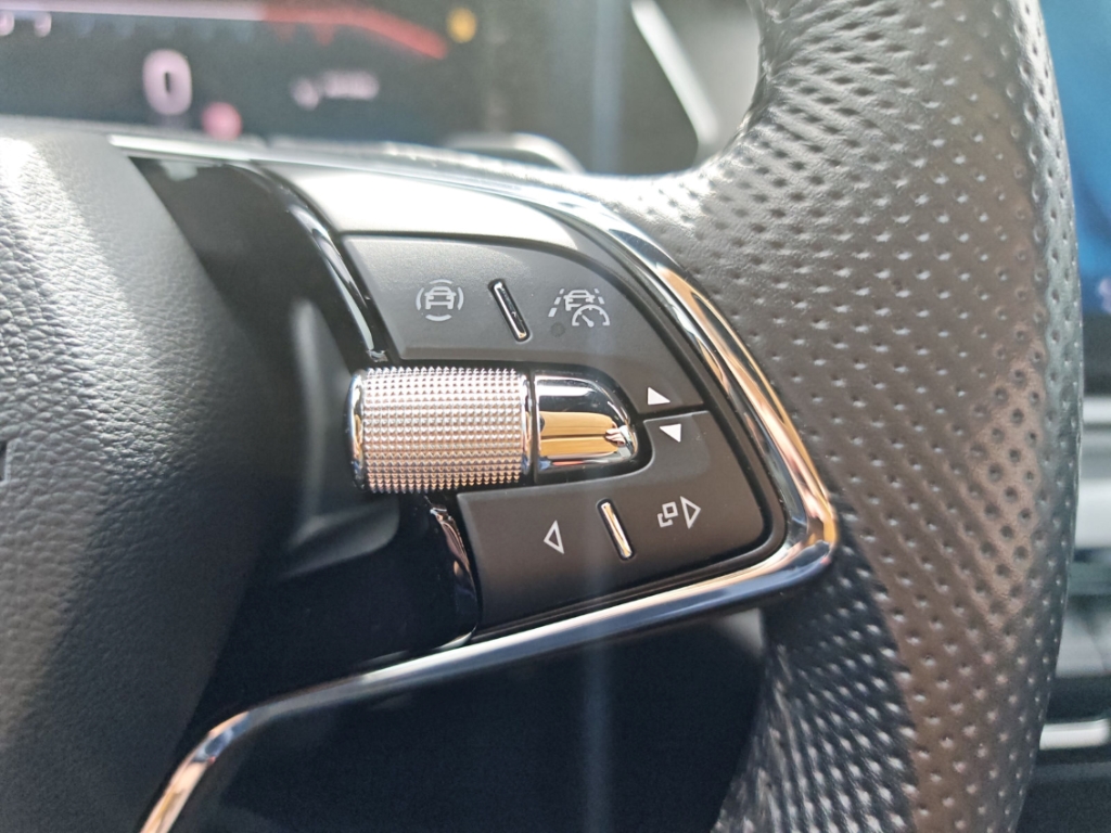 Fahrzeugabbildung SKODA Octavia Sportline Combi Style 1.5 eTSI SHZ LED
