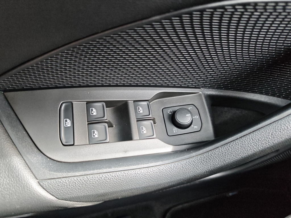 Fahrzeugabbildung SKODA Octavia Sportline Combi Style 1.5 eTSI SHZ LED