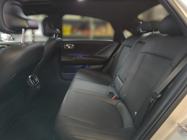 Fahrzeugabbildung Hyundai IONIQ 6 77,4kWh 4WD UNIQ Schiebedach HUD Navi Digitales Cockpit Memory Sitze Soundsystem