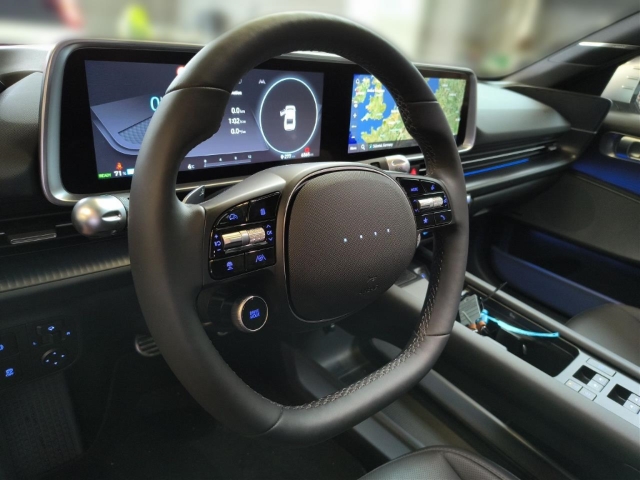 Fahrzeugabbildung Hyundai IONIQ 6 77,4kWh 4WD UNIQ Schiebedach HUD Navi Digitales Cockpit Memory Sitze Soundsystem