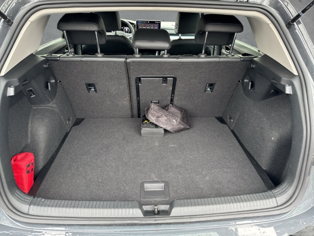 Fahrzeugabbildung Volkswagen Golf 1.5 eTSI DSG Goal AHK IQ.LIGHT ACC Navi Kam