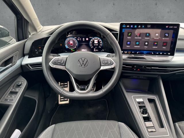 Fahrzeugabbildung Volkswagen Golf 1.5 eTSI DSG Goal AHK IQ.LIGHT ACC Navi Kam