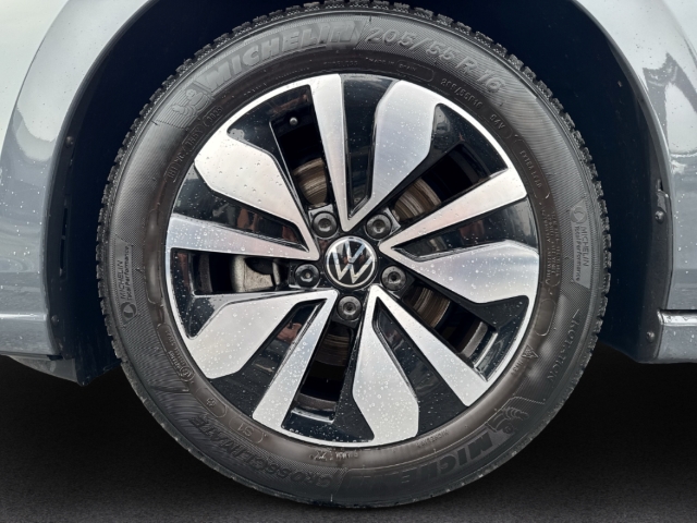 Fahrzeugabbildung Volkswagen Golf 1.5 eTSI DSG Goal AHK IQ.LIGHT ACC Navi Kam