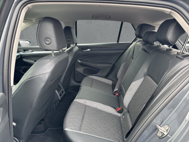 Fahrzeugabbildung Volkswagen Golf 1.5 eTSI DSG Goal AHK IQ.LIGHT ACC Navi Kam