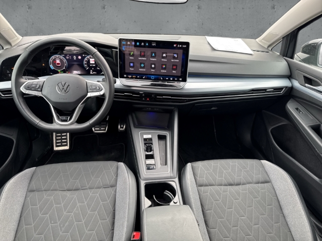 Fahrzeugabbildung Volkswagen Golf 1.5 eTSI DSG Goal AHK IQ.LIGHT ACC Navi Kam