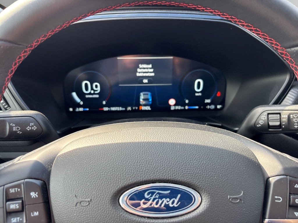 Fahrzeugabbildung Ford Kuga 1.5 EB ST-Line X Navi LED Kam360 AHK ACC HuD Allwetter