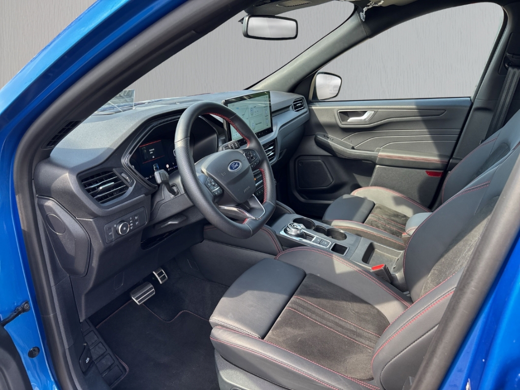 Fahrzeugabbildung Ford Kuga 1.5EcoBoost Auto ST-LineX Matrix-LED Winter