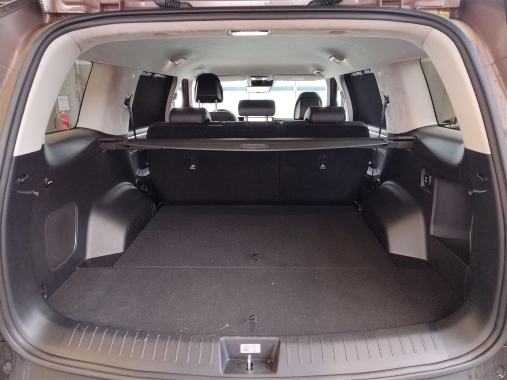 Fahrzeugabbildung Hyundai SANTA FE PHEV MY25 1.6 AT 4WD Signature Komf.P Tech.P AHK 5-Sitz Navi Leder Digi Cockpit