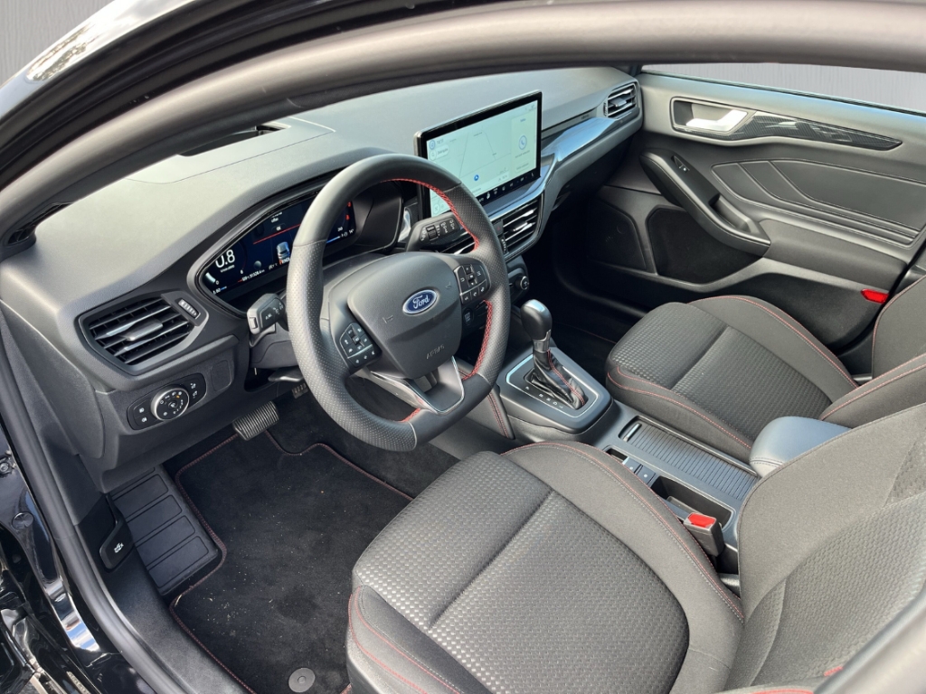 Fahrzeugabbildung Ford Focus Turnier 1.0 ST Line X AHK HUD ACC SHZ LHZ
