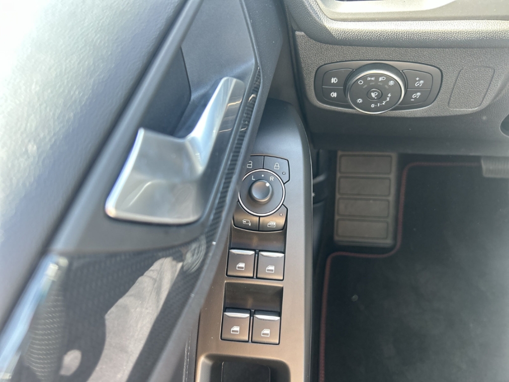 Fahrzeugabbildung Ford Focus Turnier 1.0 ST Line X AHK HUD ACC SHZ LHZ