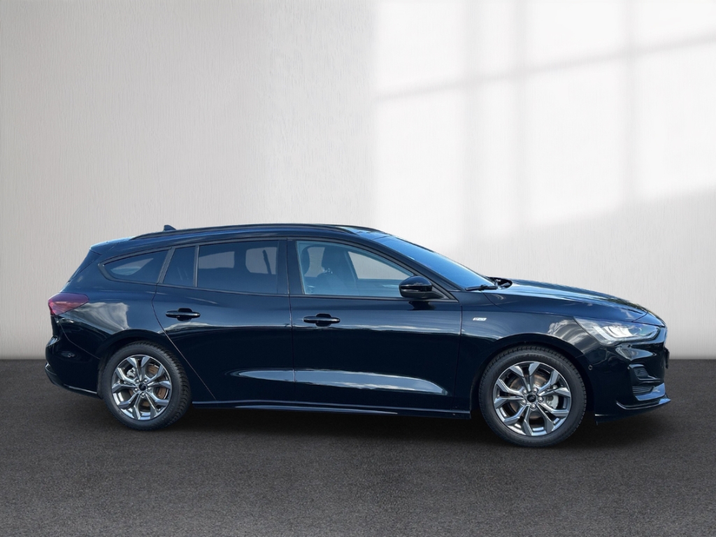 Fahrzeugabbildung Ford Focus Turnier 1.0 ST Line X AHK HUD ACC SHZ LHZ