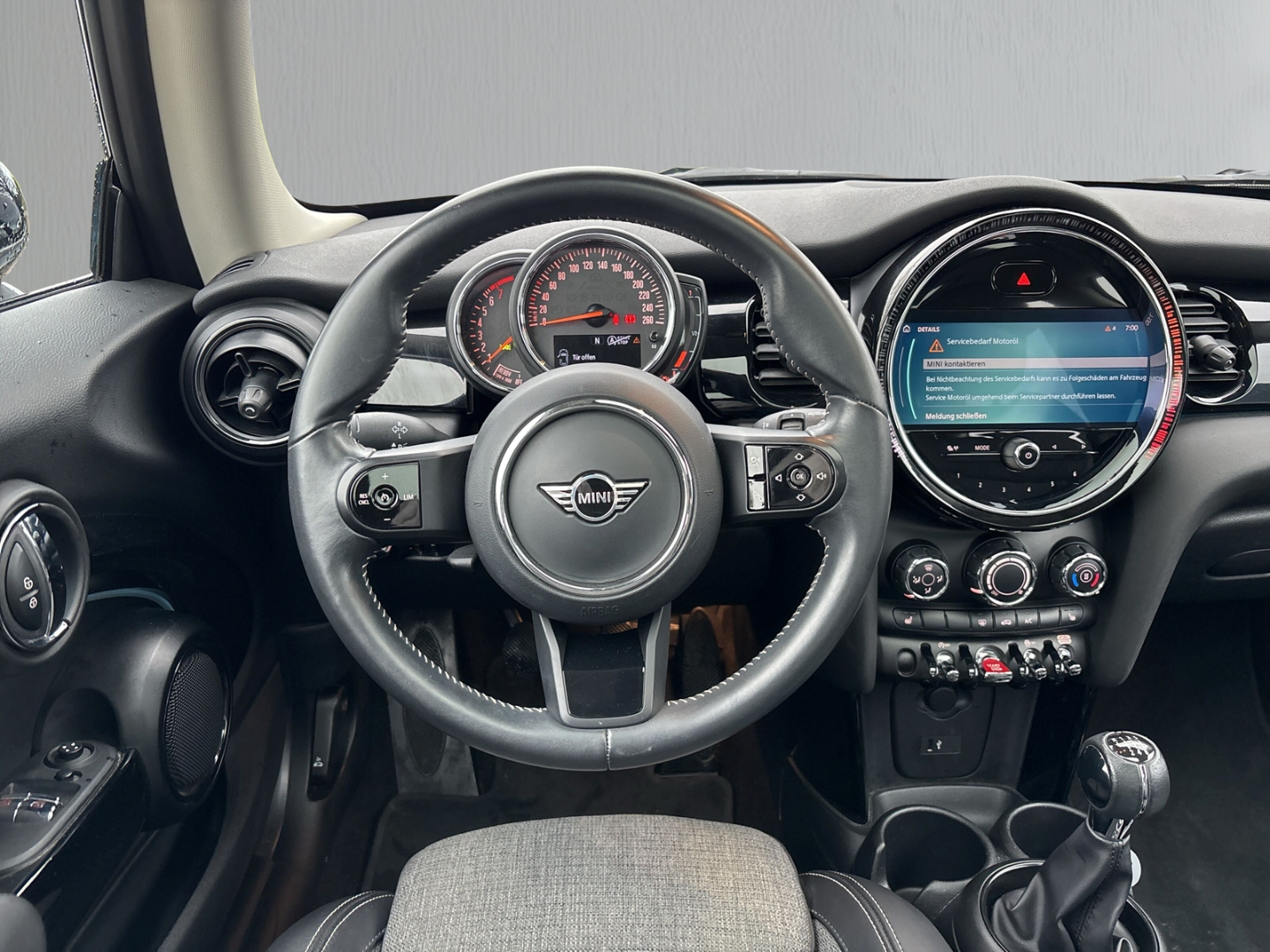 Fahrzeugabbildung MINI Cooper Classic Trim PANO LED SHZ Teilleder LM 17