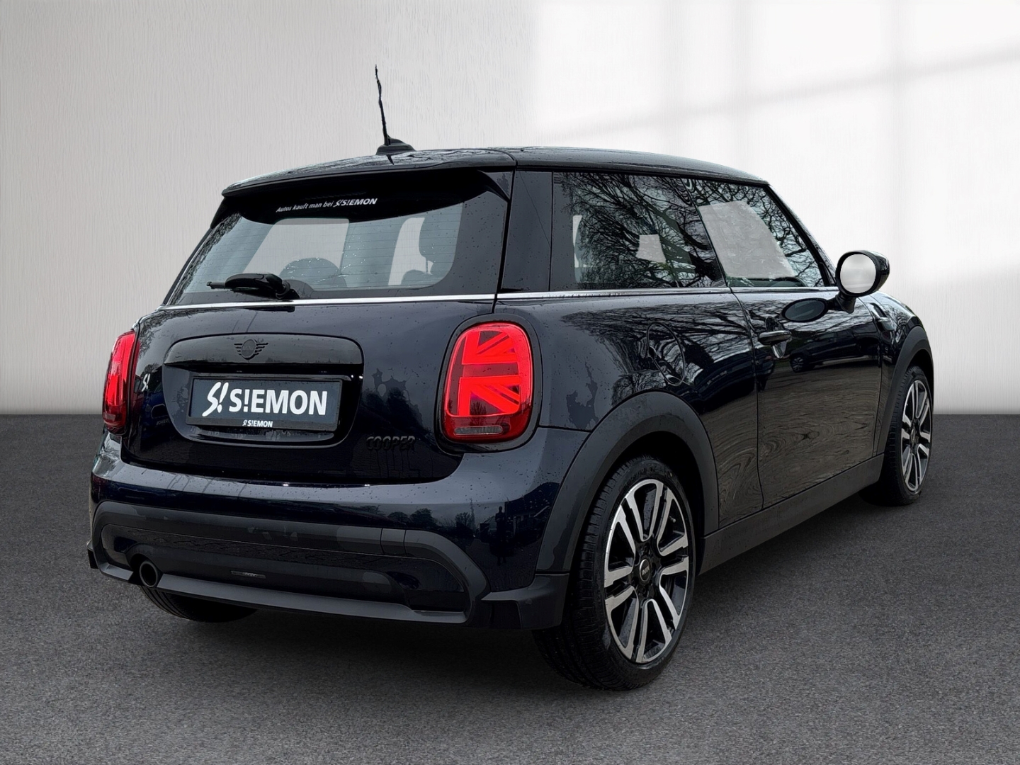 Fahrzeugabbildung MINI Cooper Classic Trim PANO LED SHZ Teilleder LM 17
