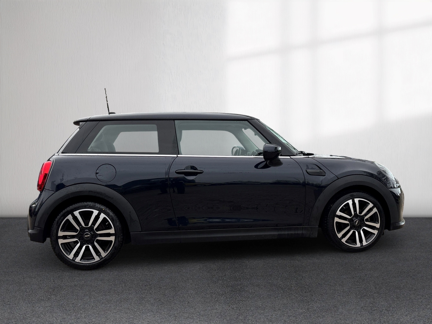 Fahrzeugabbildung MINI Cooper Classic Trim PANO LED SHZ Teilleder LM 17