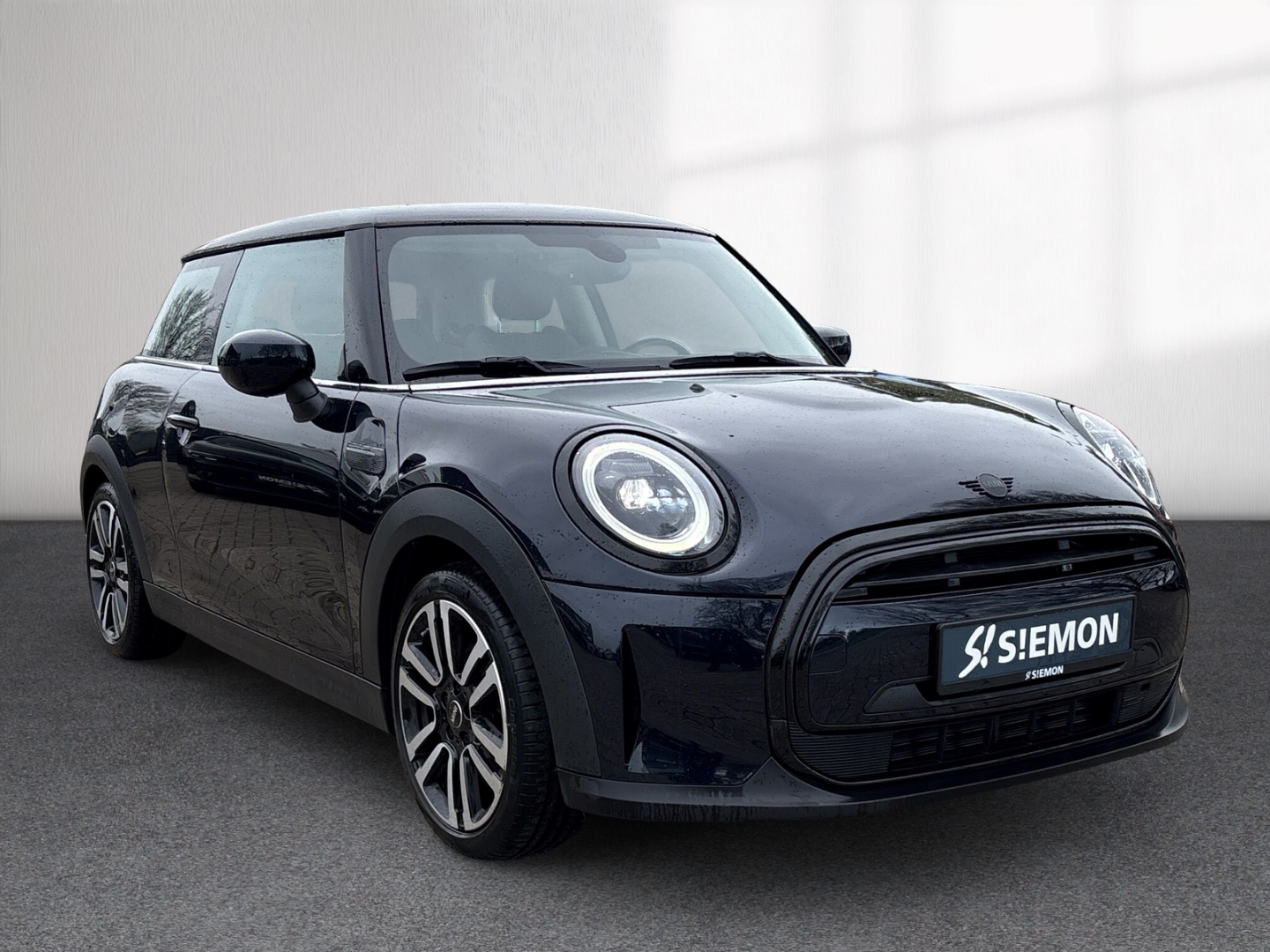 Fahrzeugabbildung MINI Cooper Classic Trim PANO LED SHZ Teilleder LM 17