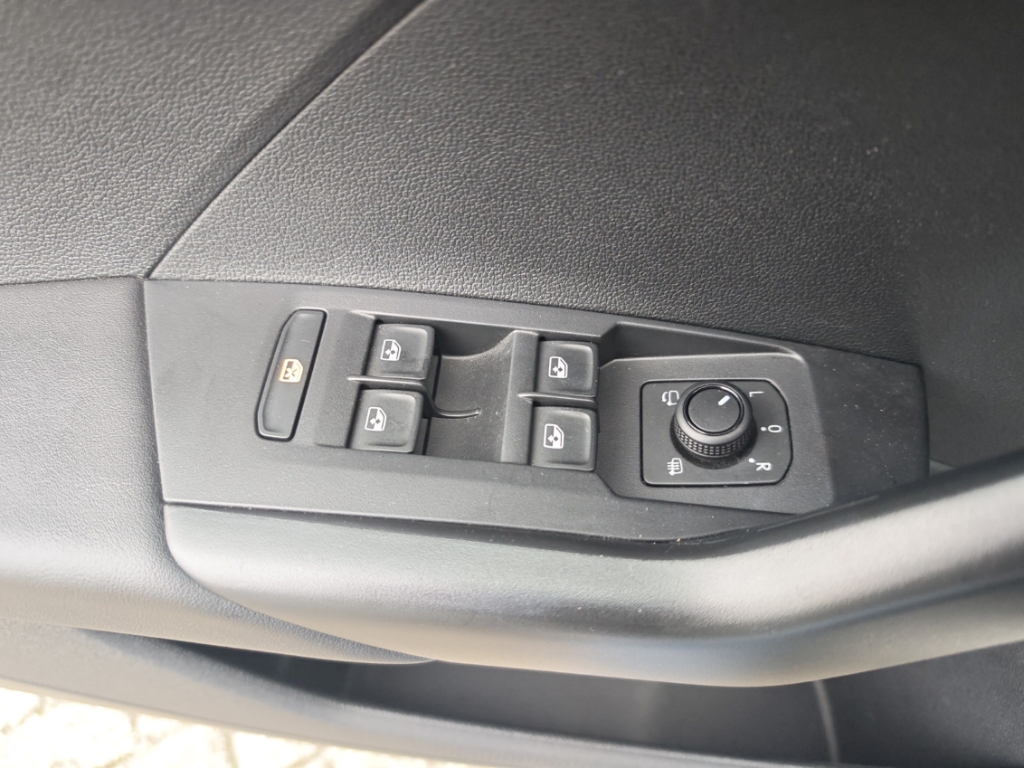 Fahrzeugabbildung Volkswagen T-Cross 1.0 TSI DSG Life ACC LED IQ.Drive SHZ RKam