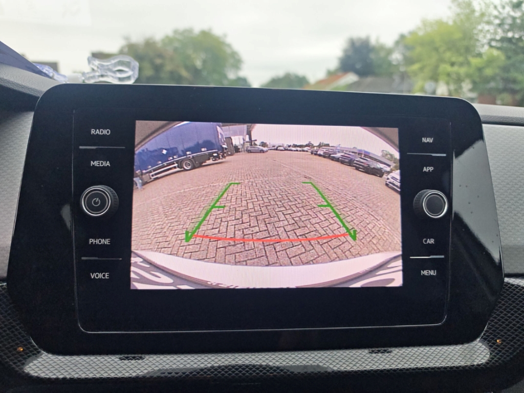 Fahrzeugabbildung Volkswagen T-Cross 1.0 TSI DSG Life ACC LED IQ.Drive SHZ RKam